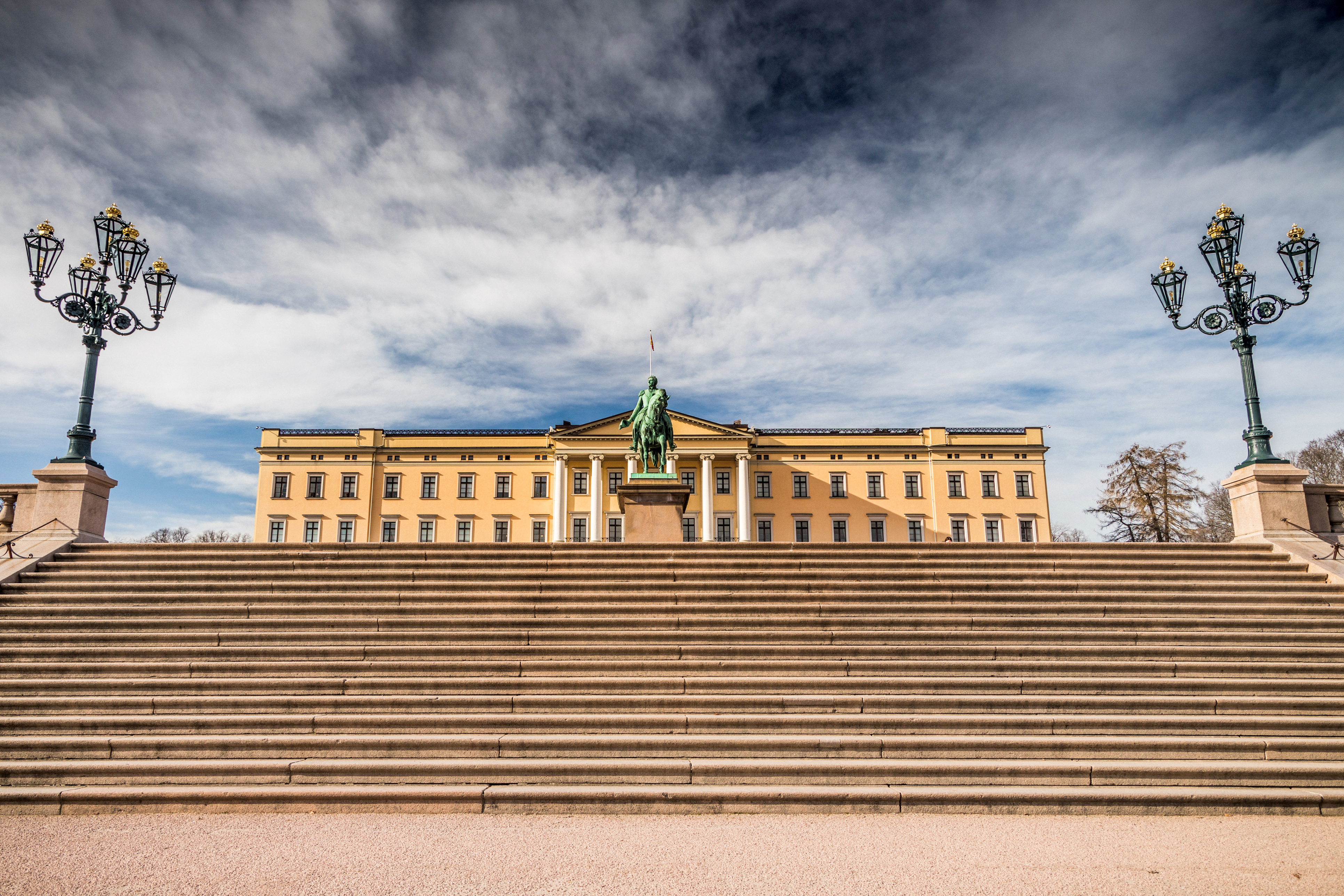 Slottstrappa med Slottet i bakgrunn.