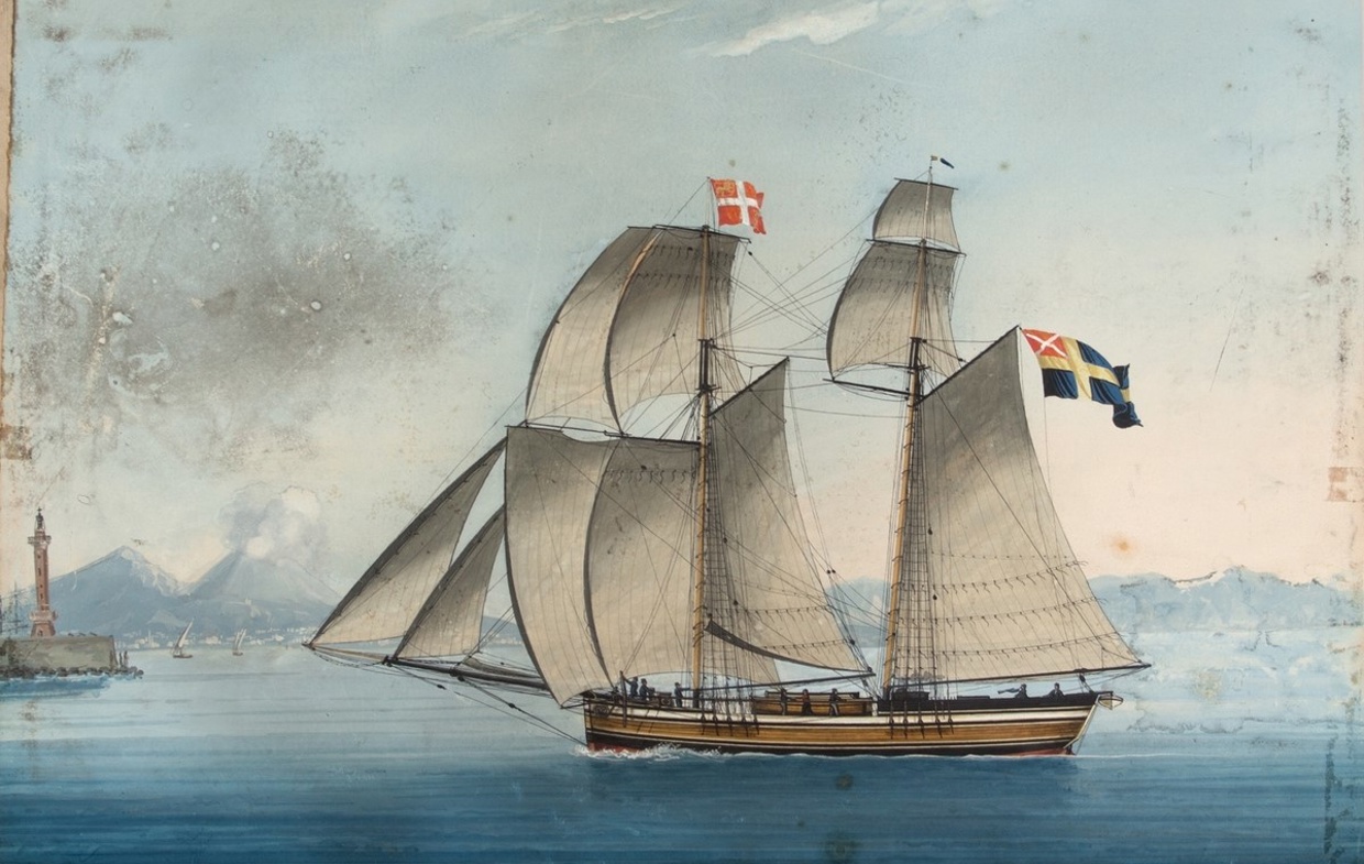 Maleri av en skonnert med store seil og to flagg.