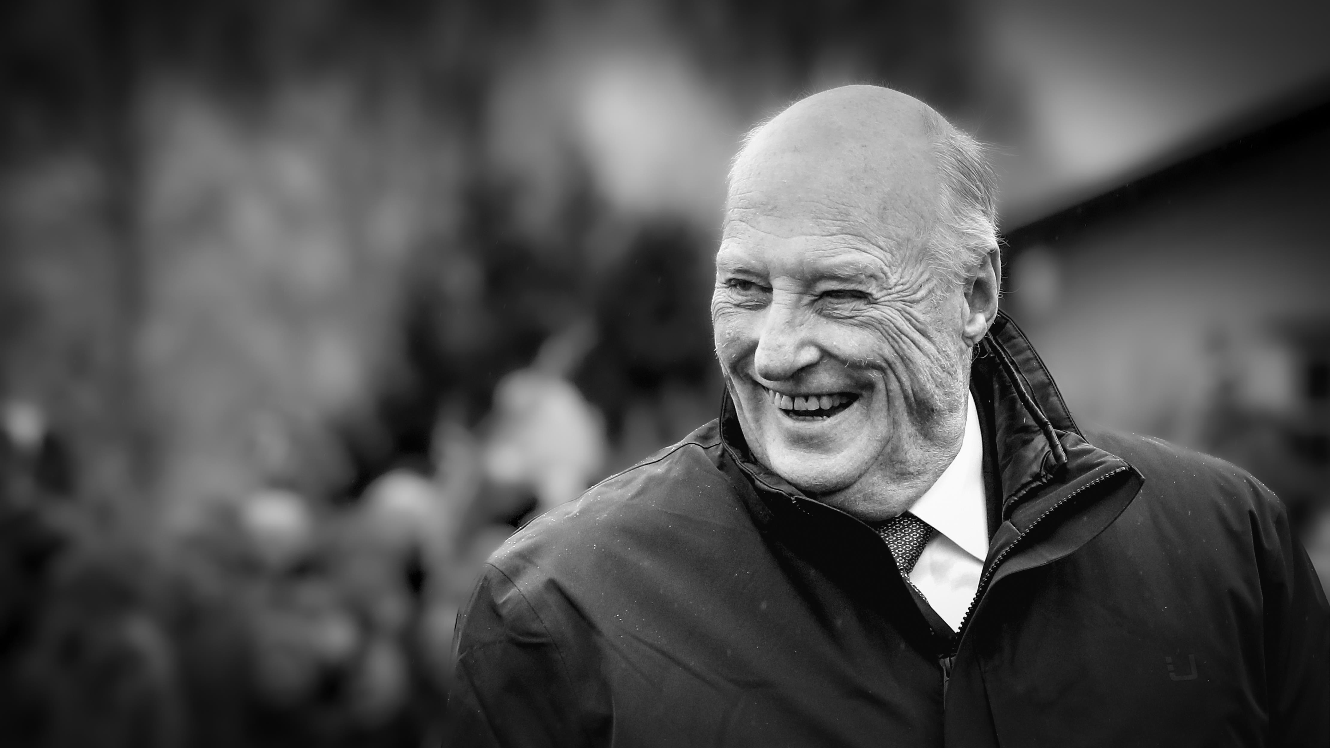 Kong Harald smiler