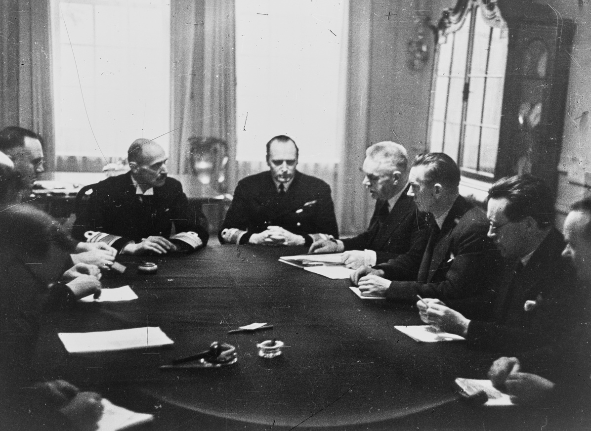 Den 7. juni 1940 forlot kongen og kronprinsen Norge og dro i eksil i London. Herfra holdt de statsrådsmøter og ledet motstandskampen hjemme i Norge.