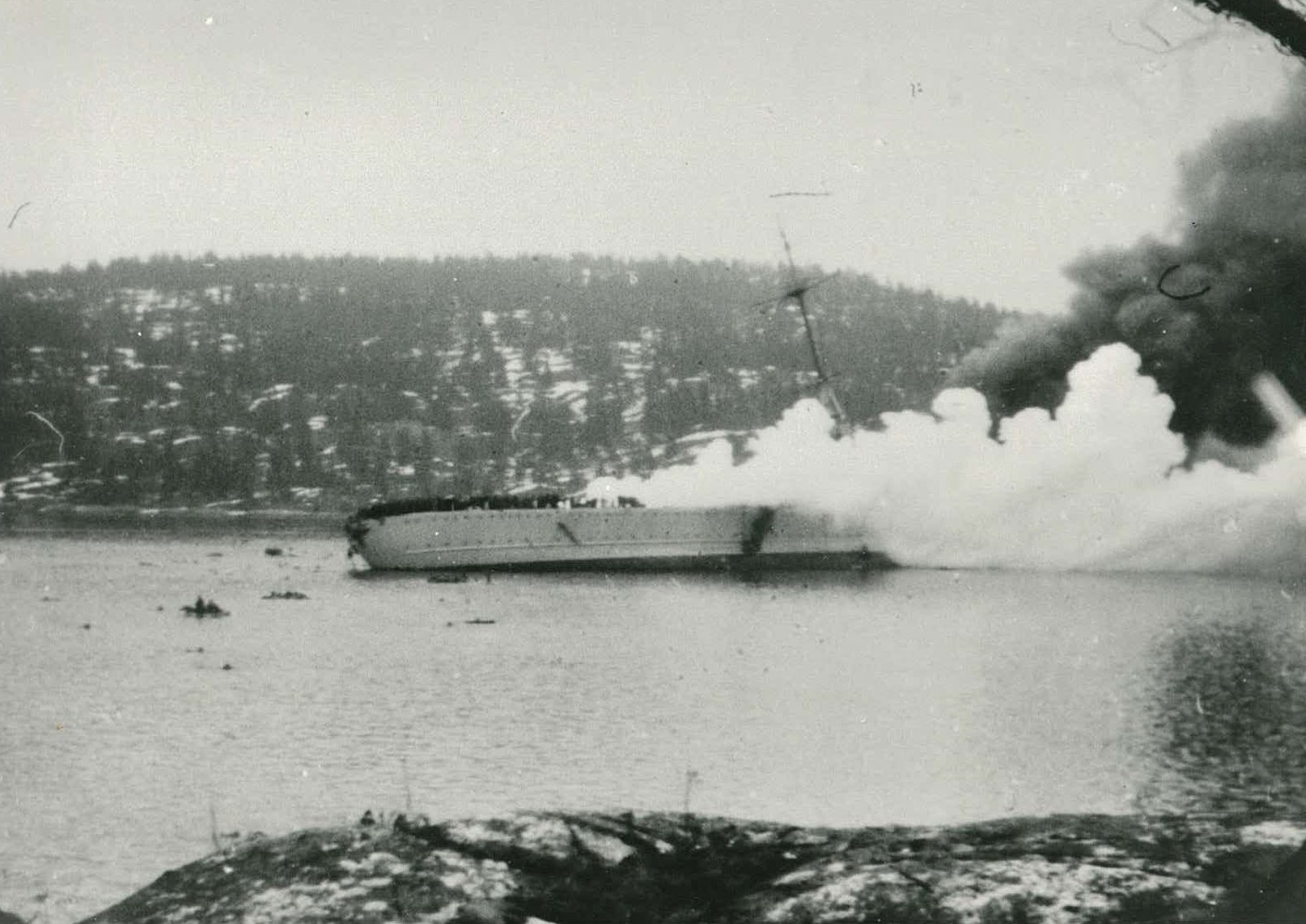 Blücher synker i Oslofjorden.