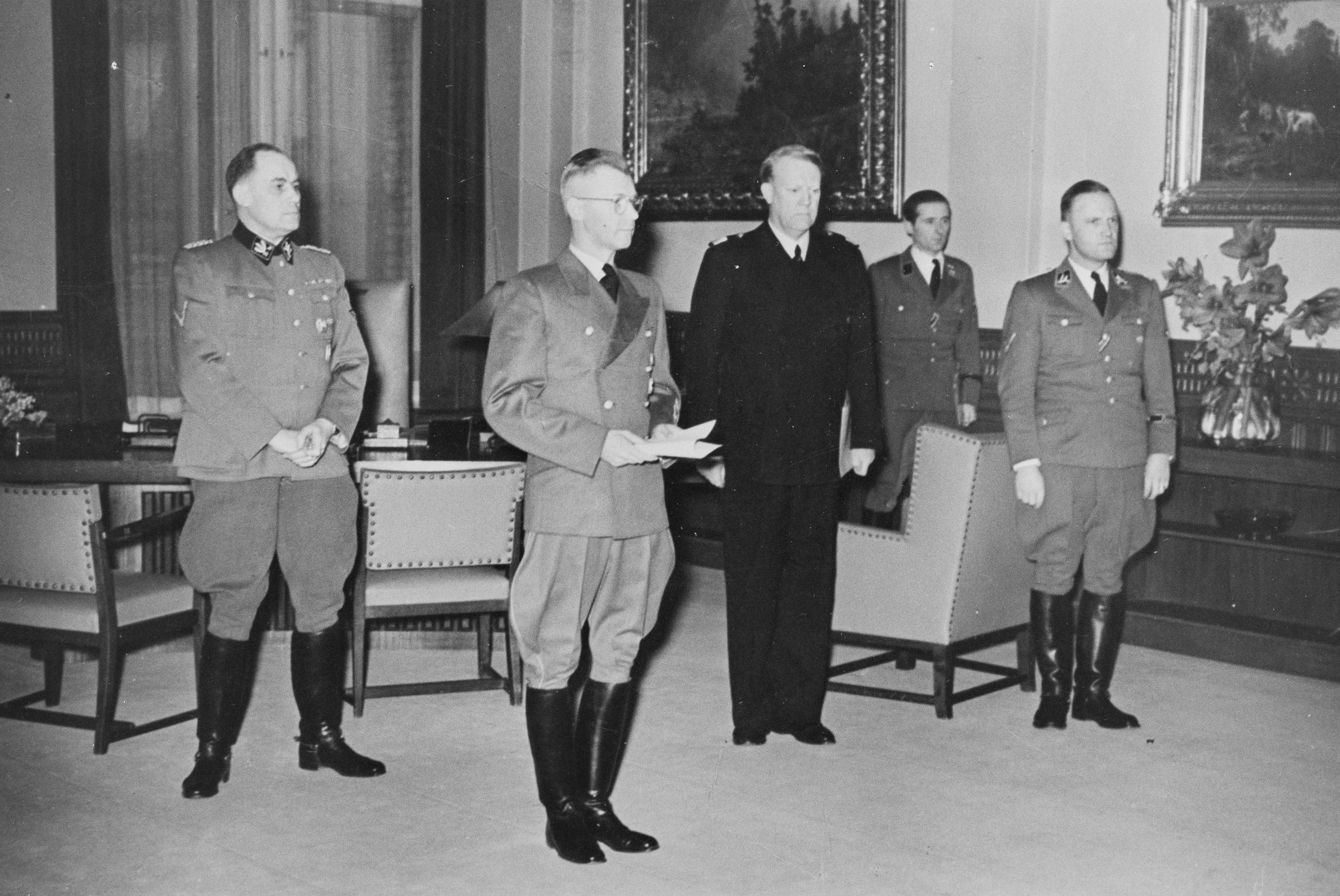 Josef Terboven og Vidkun Quisling i stortingsbygningen.