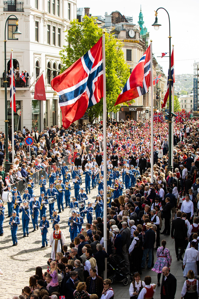 17. mai tog i Karl Johansgate