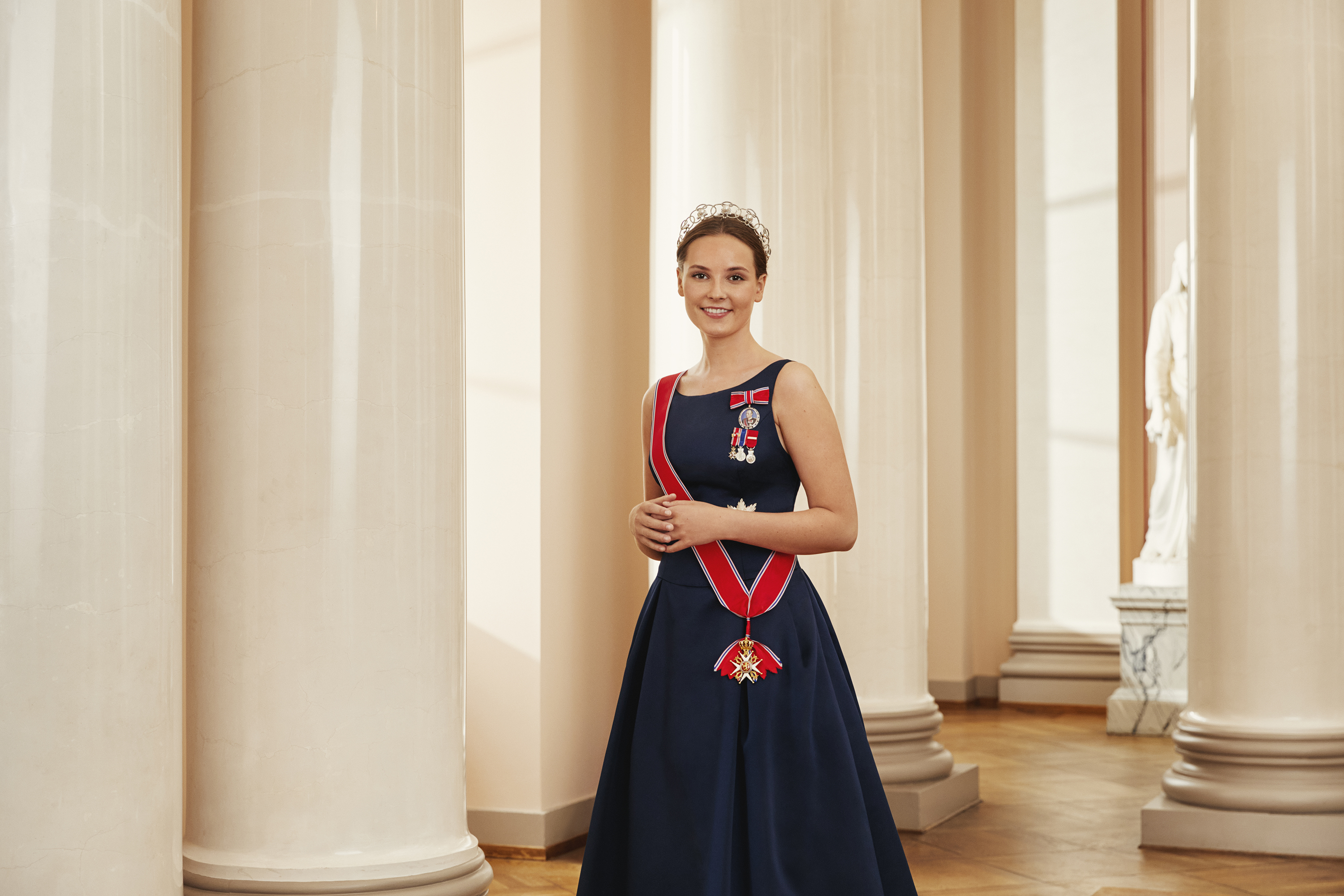 Fotografi av prinsesse Ingrid Alexandra i galla antrekk.