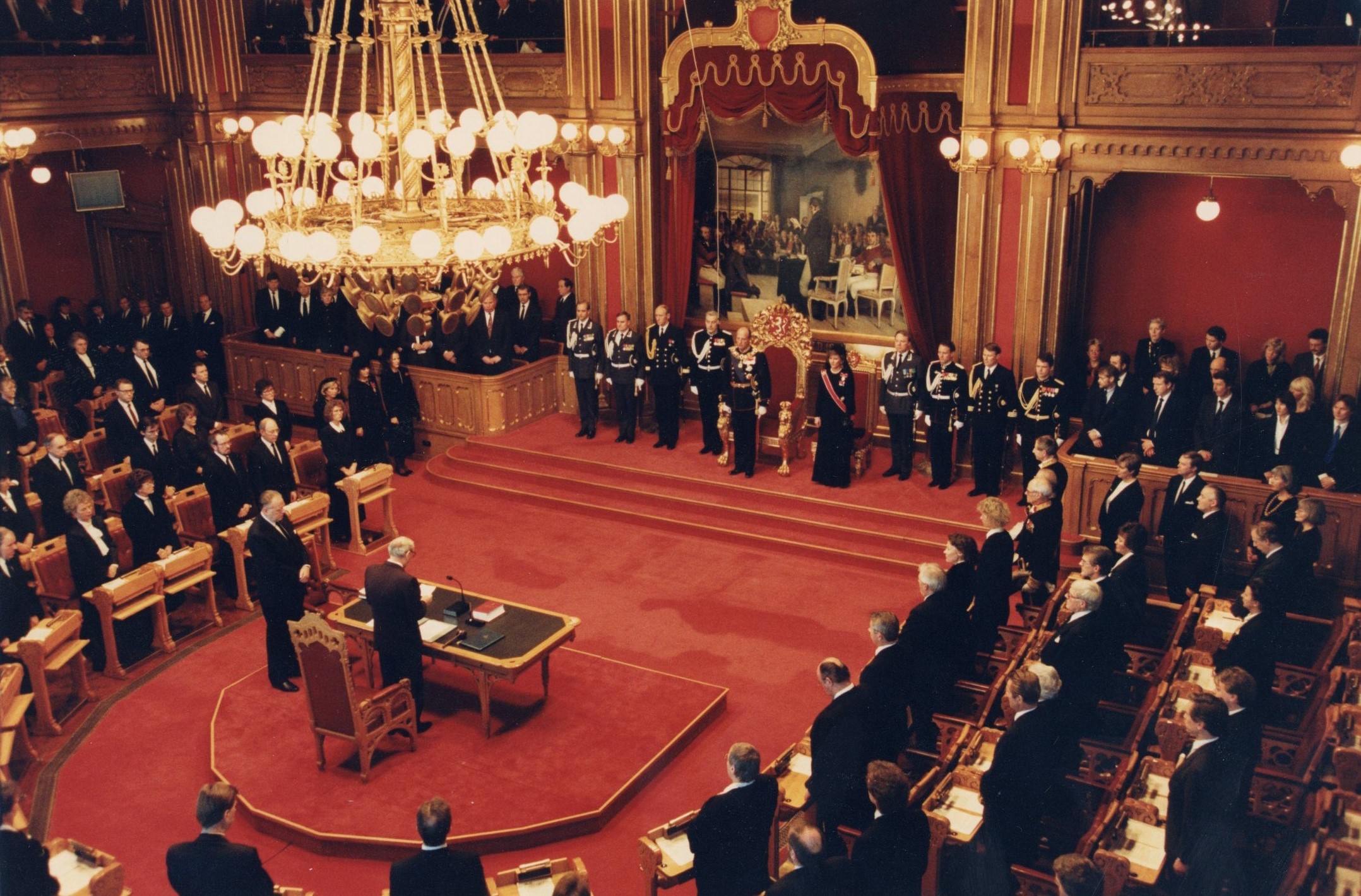Kong Harald avlegger sin ed for Stortinget i 1991.