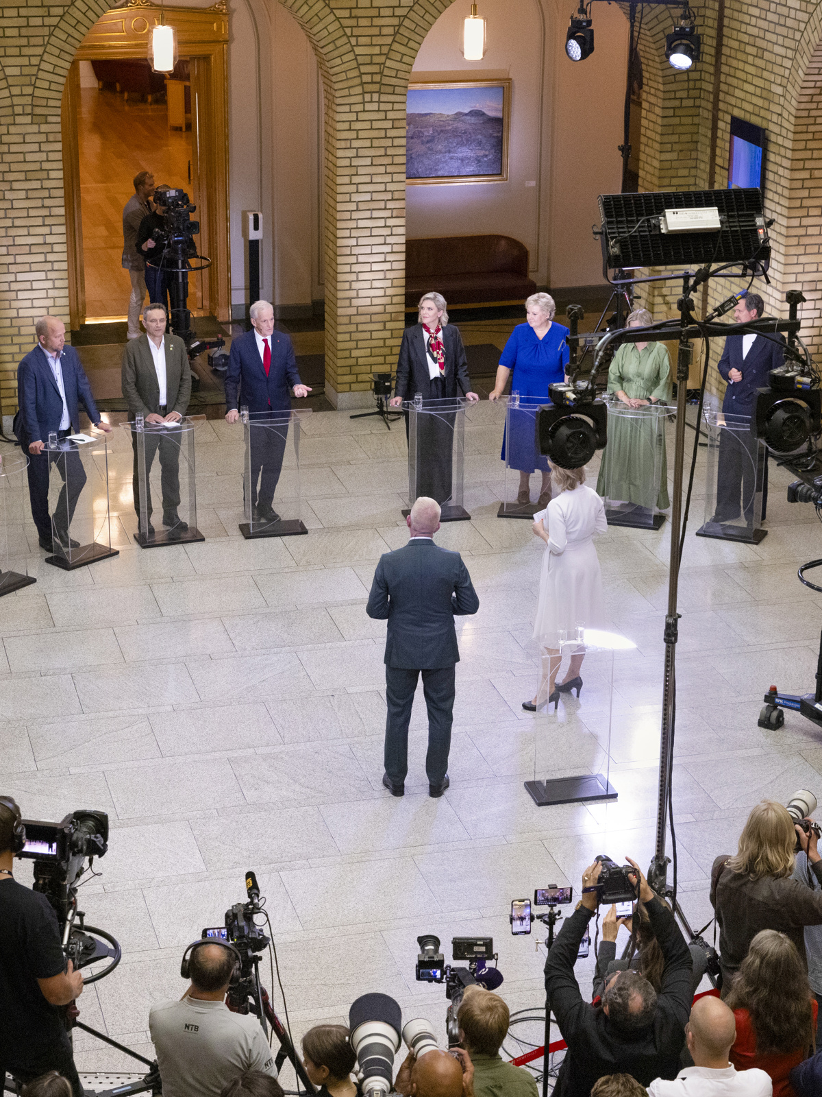 Partilederne i vandrehallen.