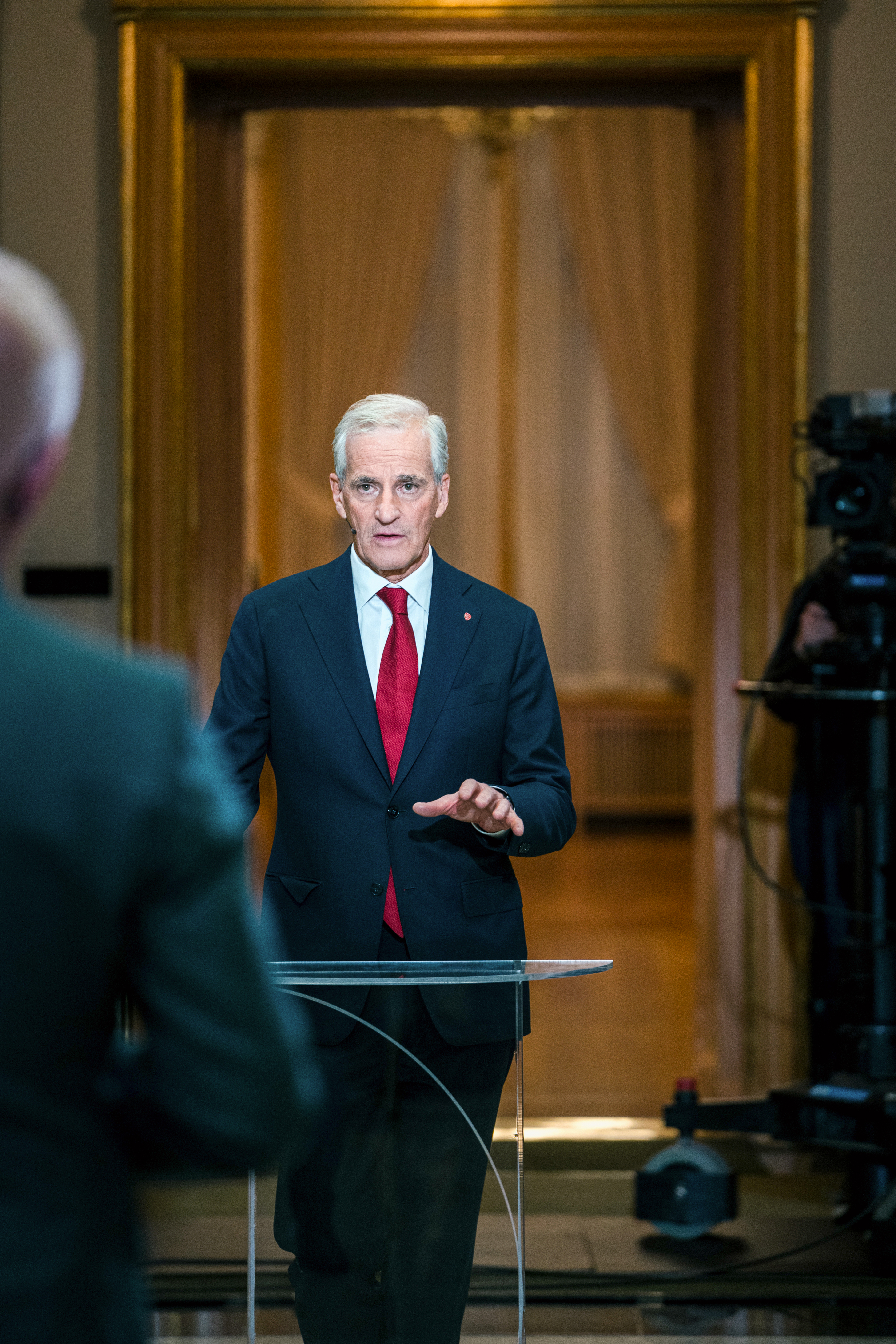 Jonas Gahr Støre snakker.