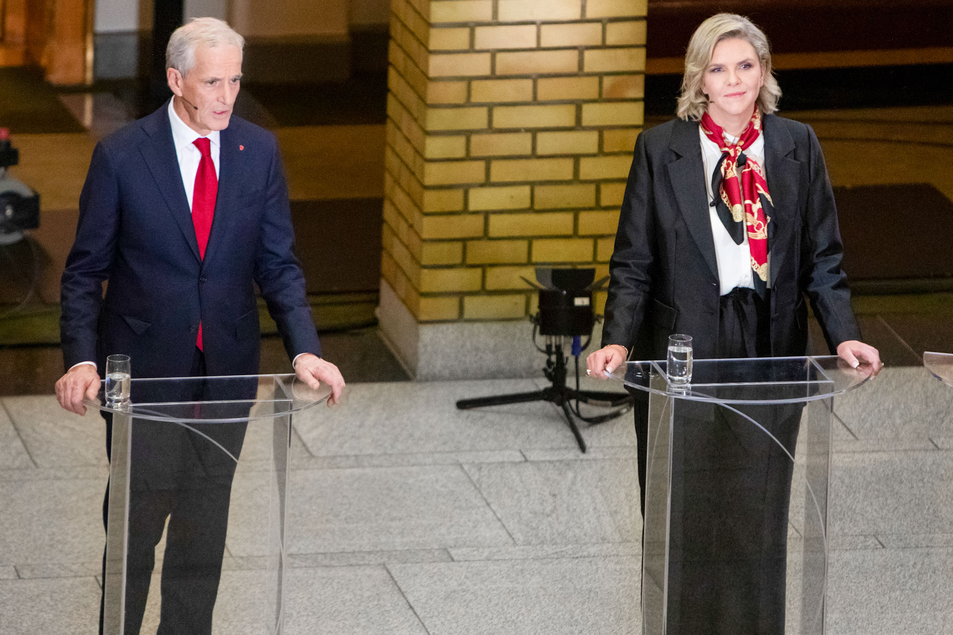 Støre og Listhaug i vandrehallen.
