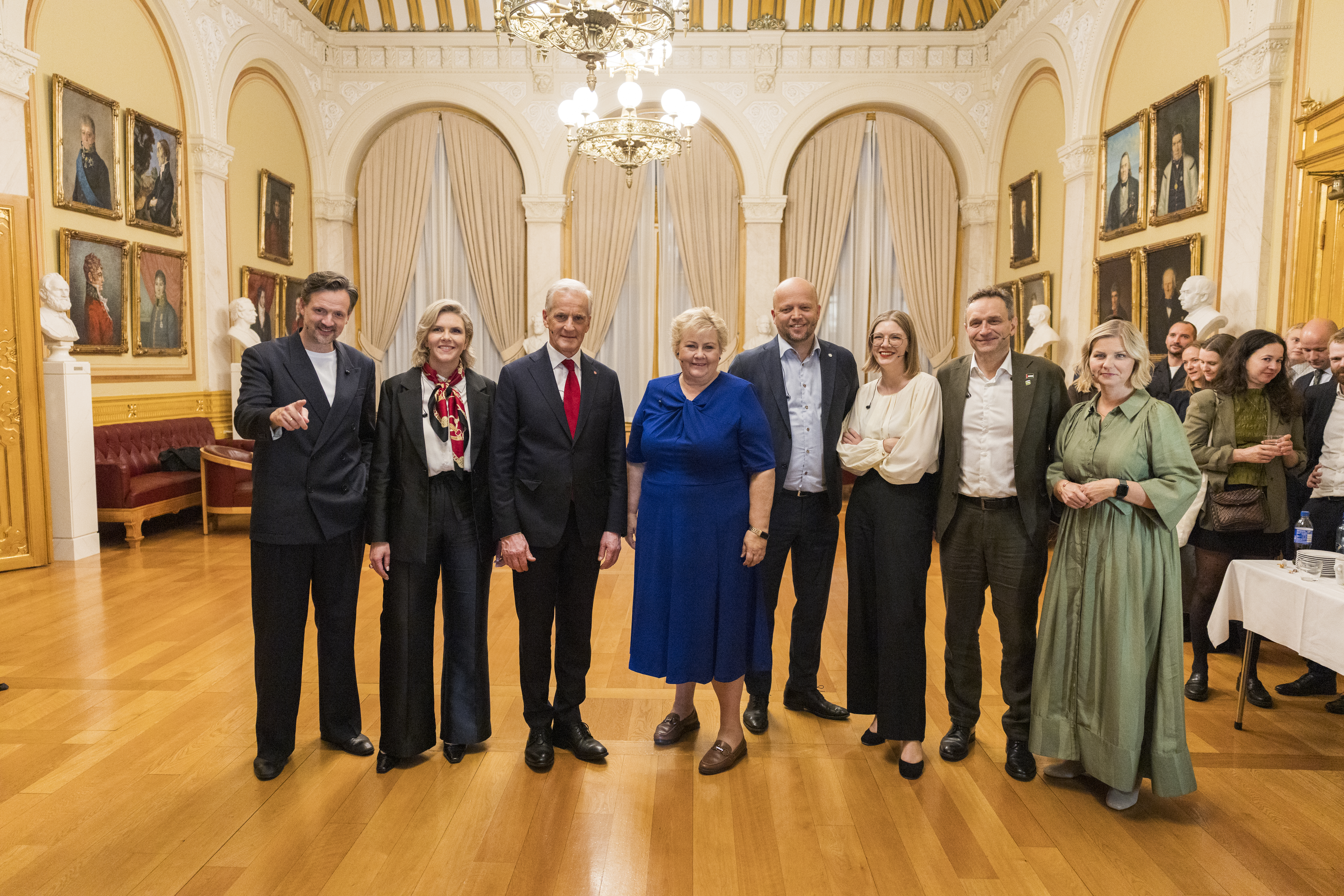 Partilederene for partiene som ble valgt inn på Stortinget for perioden 2025-2029 står ved siden av hverandre.