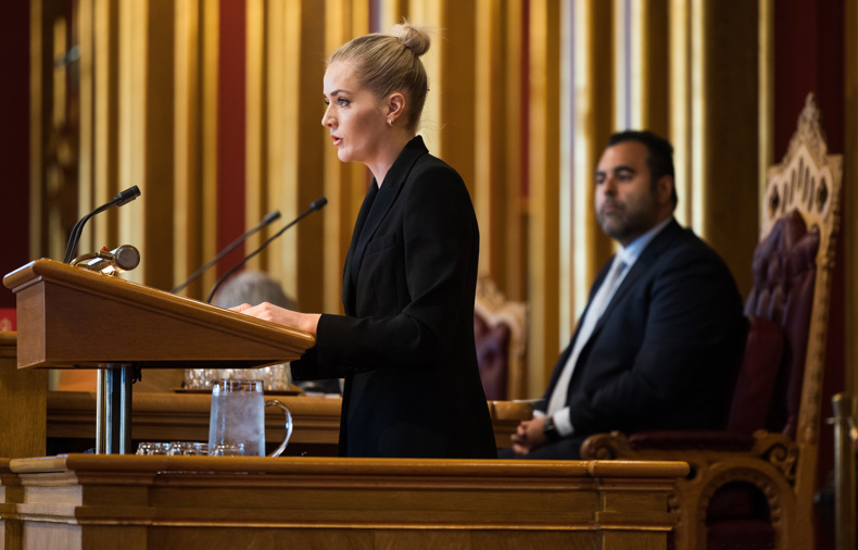 Emilie Enger Mehl på talerstolen i Stortinget.