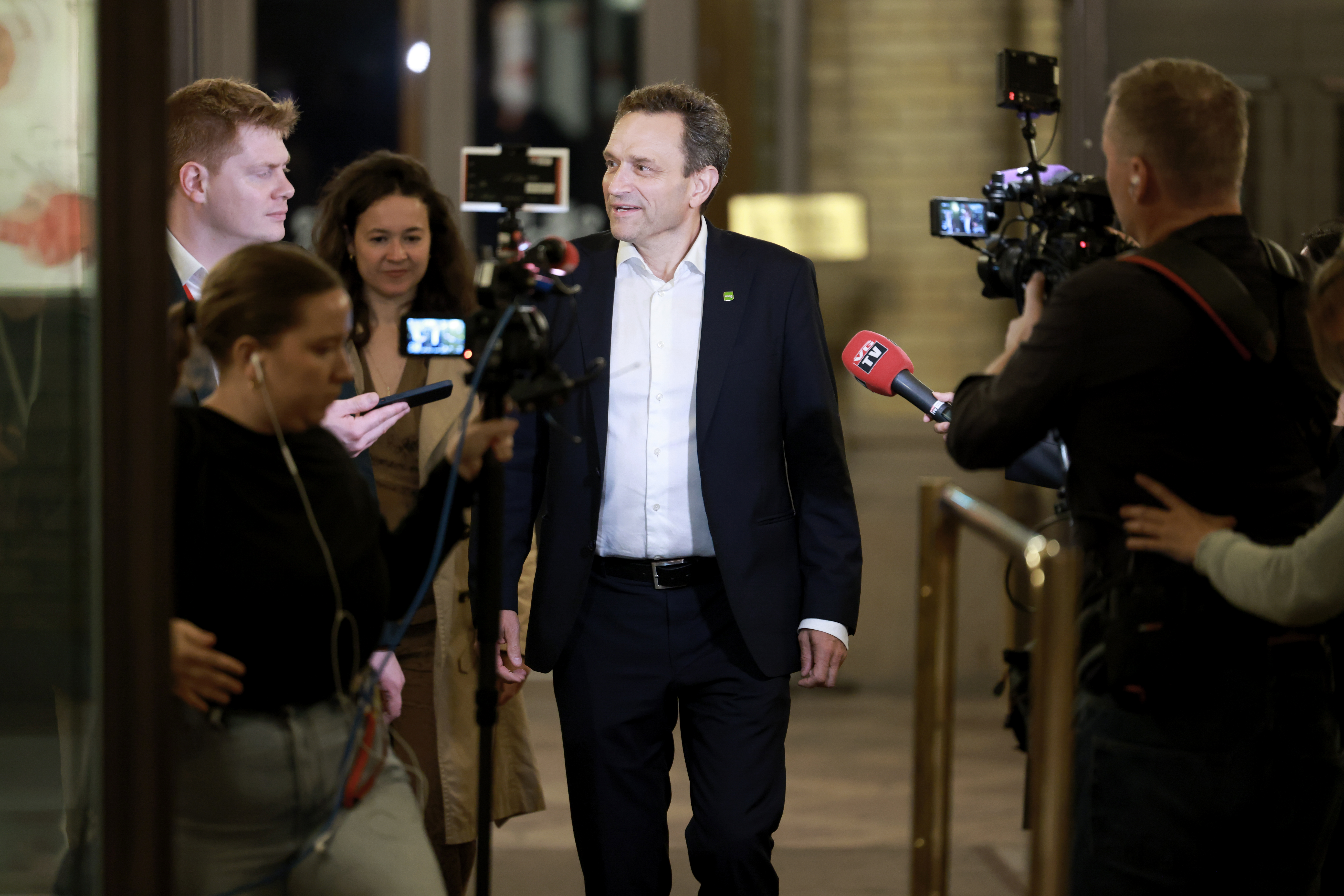 MDG-leder Arild Hermstad på vei inn på Stortinget.