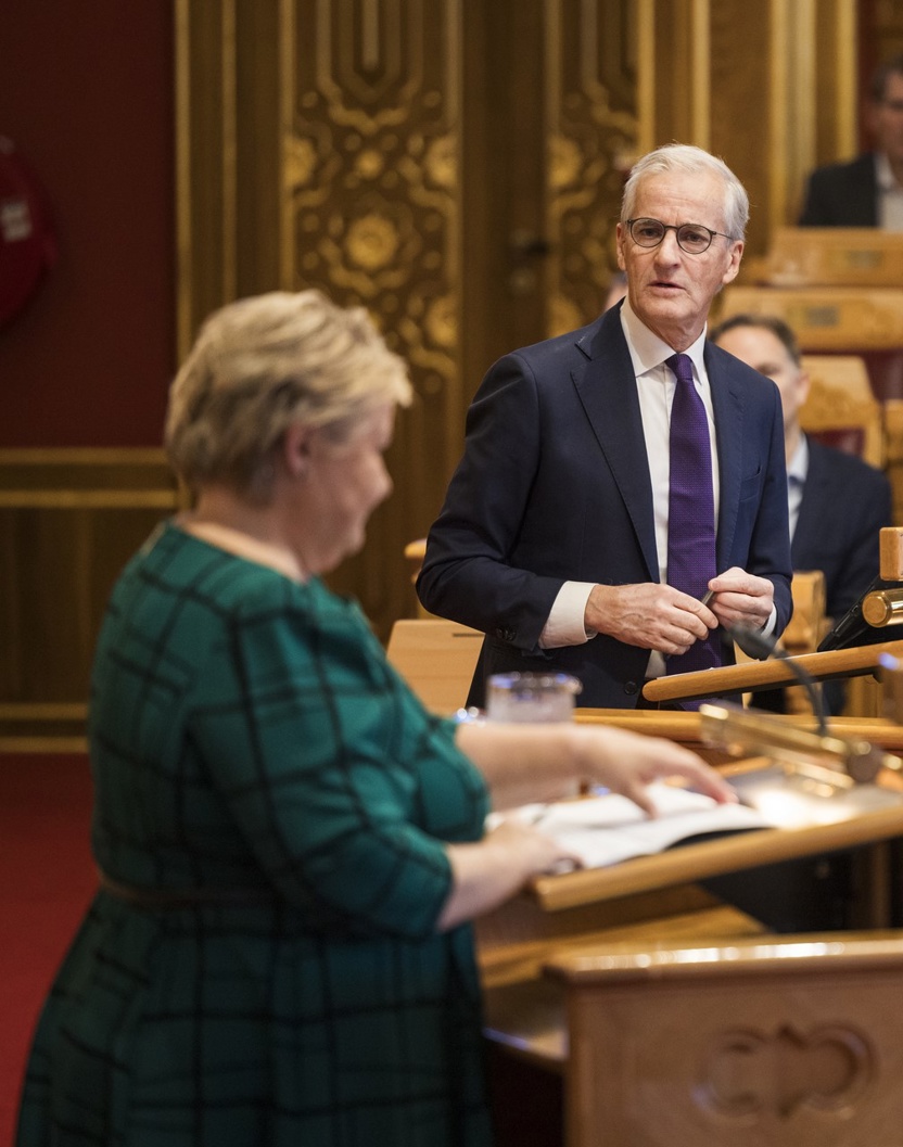 Erna Solberg og Jonas Gahr Støre i debatt i Stortinget.