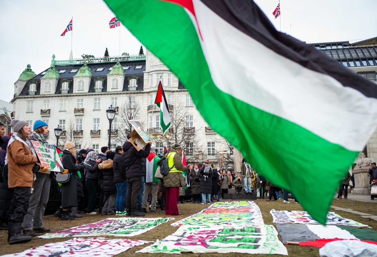 Demonstrasjon for anerkjennelse av Palestina utenfor Stortinget.